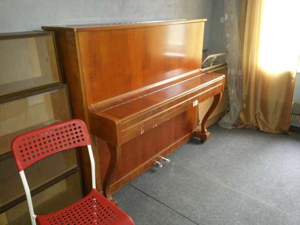 Пианино с очень хорошим звучанием хоть и старое отдаём даром в Москве