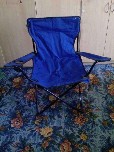 Синий раскладной стул