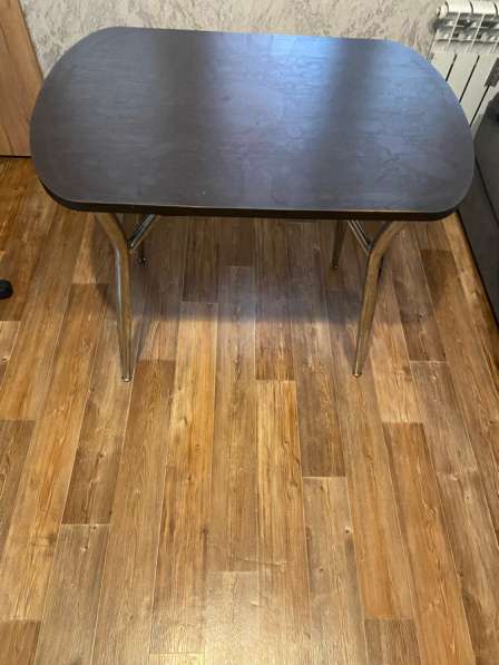 Продам кухонный стол в Новосибирске фото 3