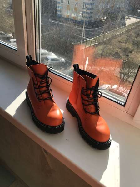 Ботинки размер 37,5-38 Деми оранжевые в Красноярске