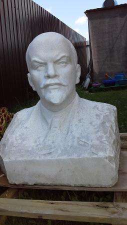 Бюст В.И.Ленин из белого мрамора