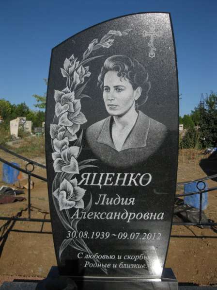 Красивый памятник женщине в Симферополе фото 10