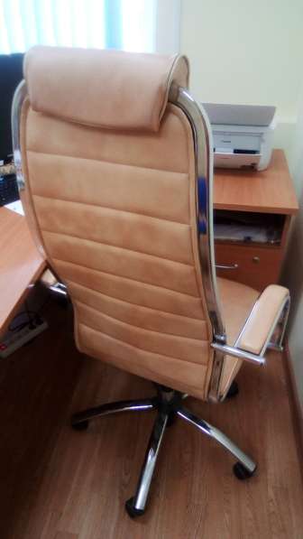 Кресла офисные, кожаные 2 штуки в Ставрополе