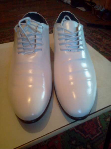 Новые мужские туфли белые