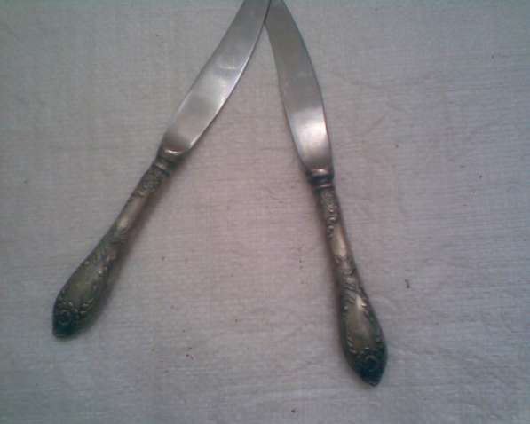 Красивенный набор мельхиоровых ножей в фото 5