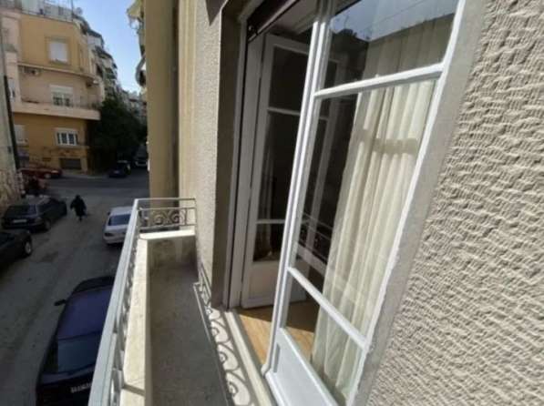 Продается просторная 2-комнатная квартира в Афины в фото 3