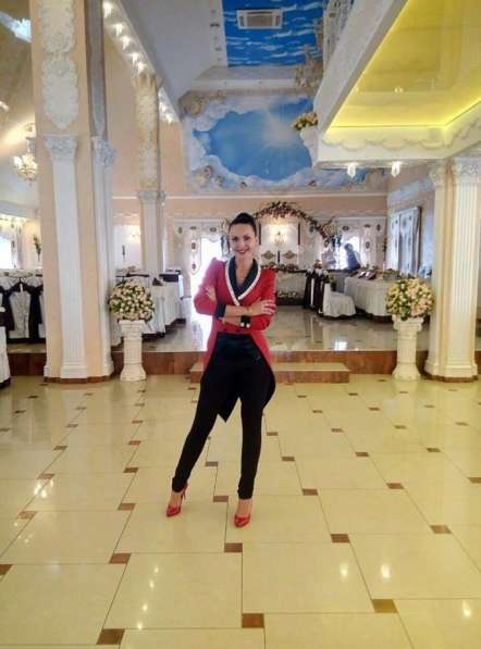 Ольга Уварова професійна ведуча в фото 13