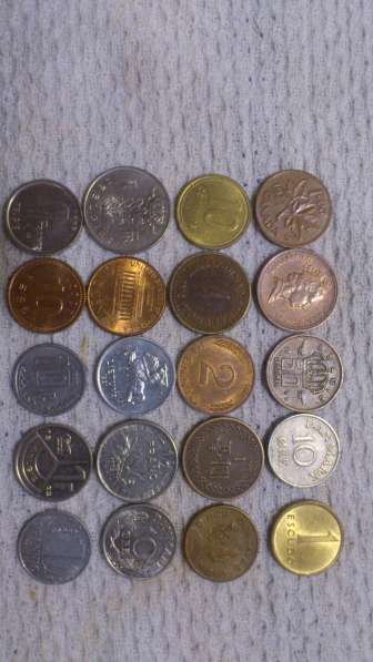 100 монет из 35 стран мира без повторов в Москве фото 3