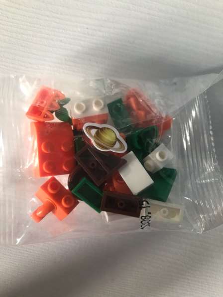 Набор деталей конструктора LEGO ?