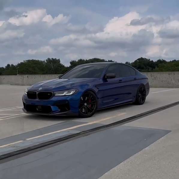 BMW M5f90 rental в фото 3