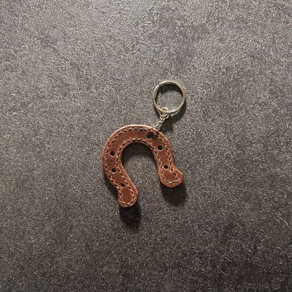 Брелок подковка на удачу