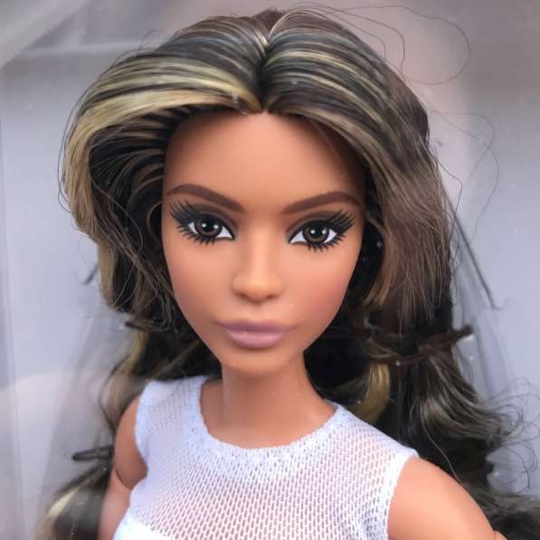 Looks, Mattel Barbie, Кукла барби