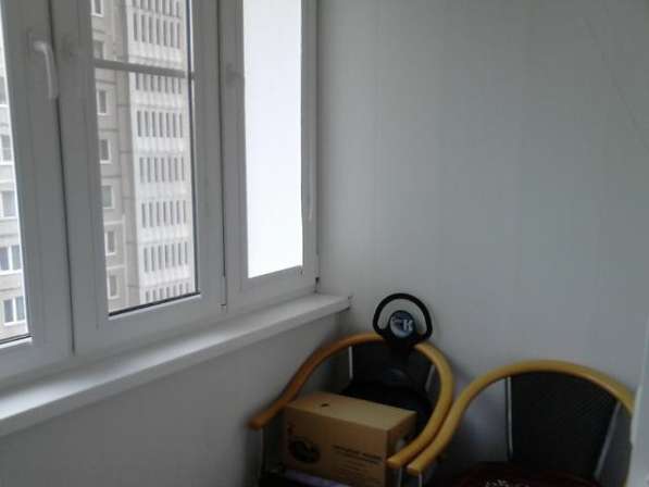 Сдам трехкомнатную квартиру в Подольске. Жилая площадь 80 кв.м. Этаж 7. Есть балкон.