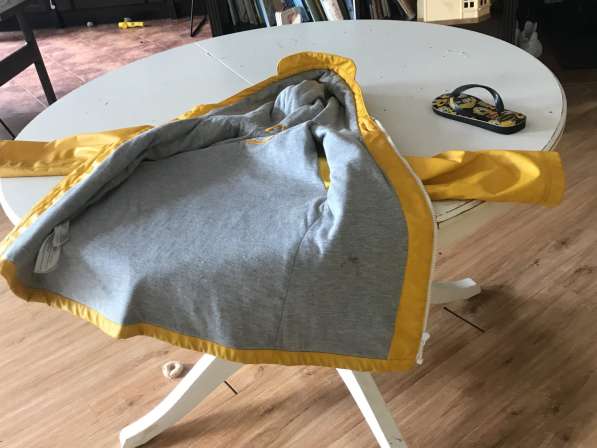 Дождевик желтый