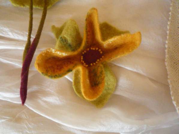 Брошь-цветок, шерсть, ручная работа в Бердске фото 5