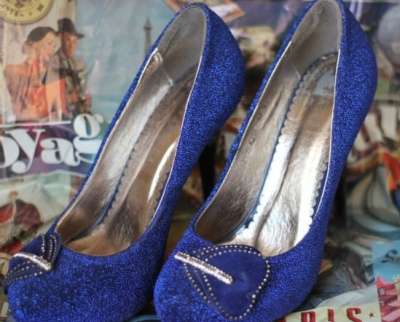 Изящные женские классические синие туфли