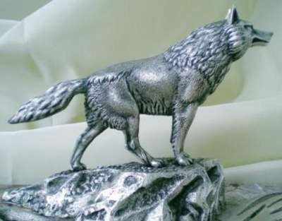 Скульптура волка металлическая
