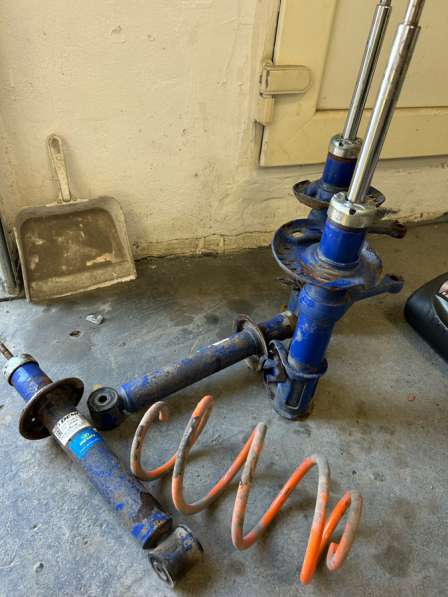 Стойки с пружинами, опоры