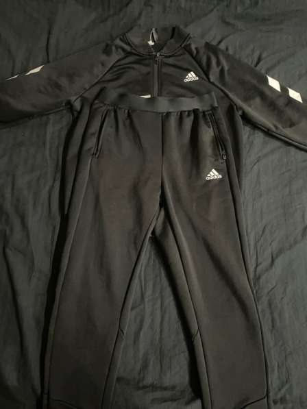 Спортивный костюм adidas