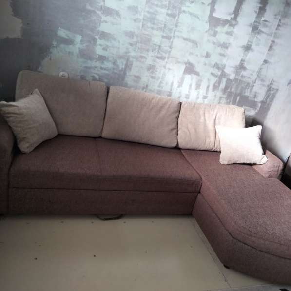 Продается угловой диван 225 см × 160 см