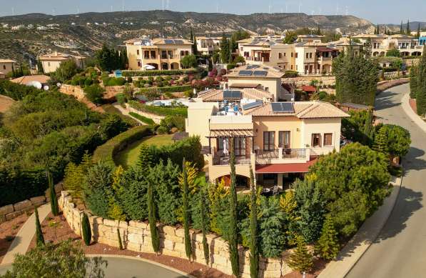 Апартаменты с садом на Кипре