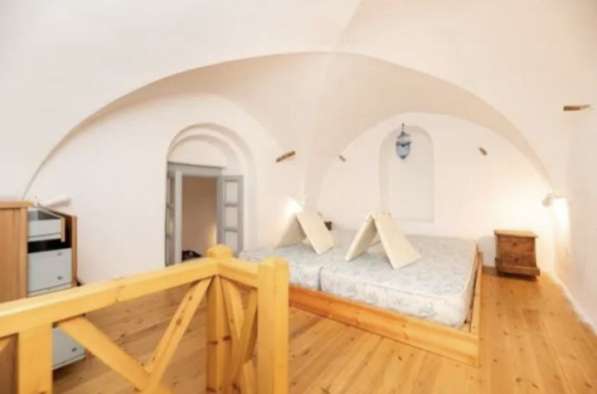 Уютная вилла с террасой для инвестиций в Тире, Санторини в фото 5