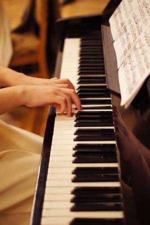 Уроки фортепиано для взрослых и детей, репетитор в 