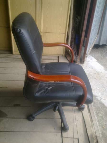 Продам кресла кожаные кабинетные в Москве