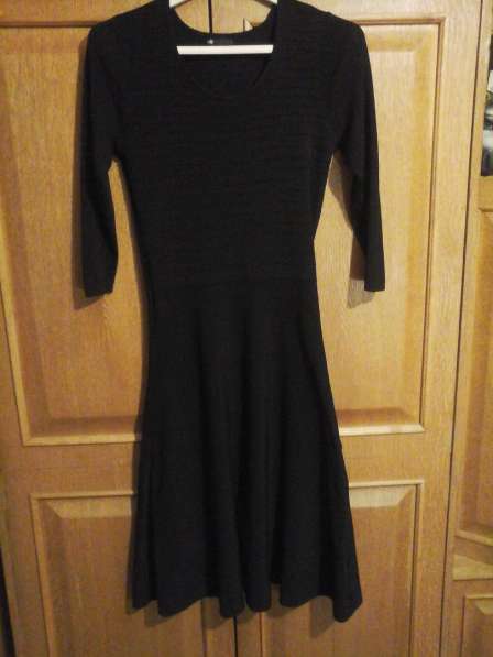 Маленькое черное платье для настоящей леди в фото 3