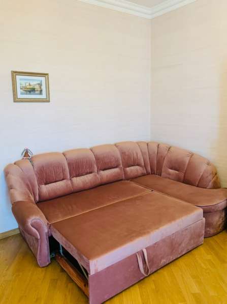 Двухспальный диван, ВЕЛЮРОВАЯ ОБИВКА в хорошем состоянии, но в 