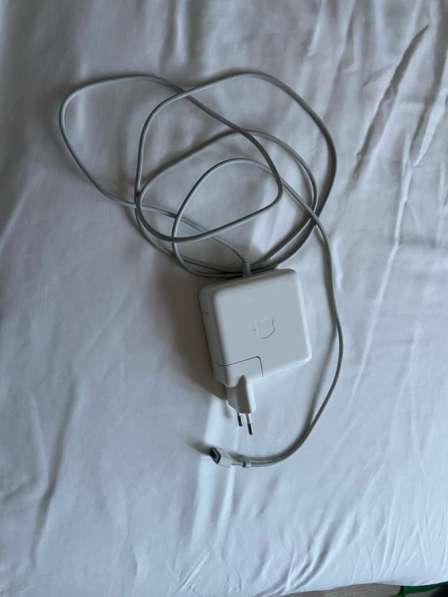 Оригинальная зарядка MagSafe 1, мощность 60 Вт в Москве