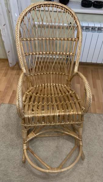 Кресло качалка из ротанга