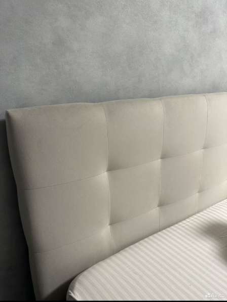 Продаю кровать с матрасом в Москве