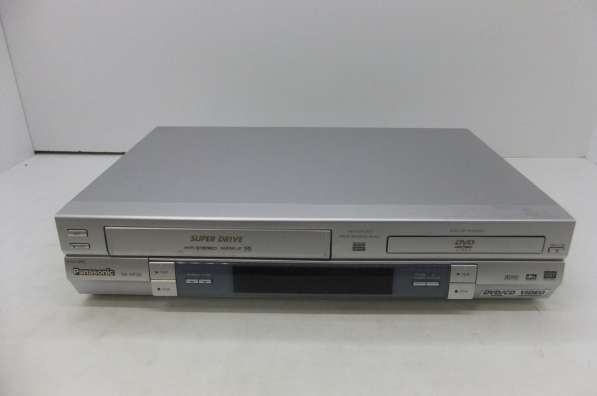 DVD/CD/VHS-плеер с видеомагнитофоном Panasonic NV-VP32 EE