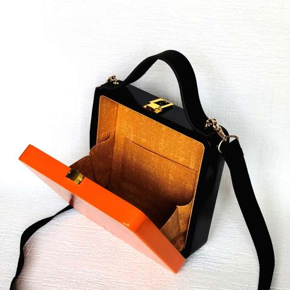 Авторская сумочка из дерева с художественной росписью в фото 3