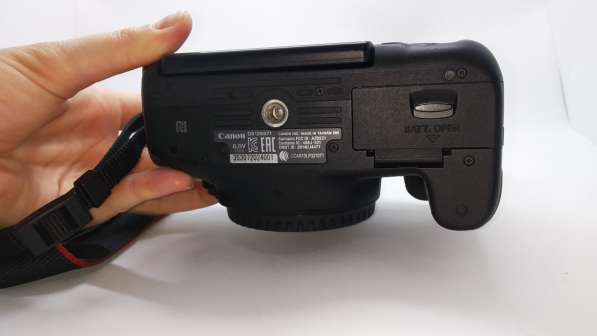 Зеркальный фотоаппарат Canon EOS 750D + объектив EF-S 18-55 в фото 3