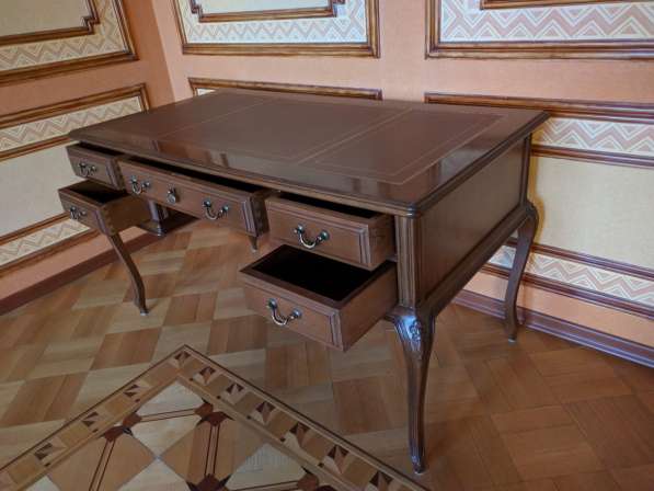 Изящный элитный письменный стол Genoveva натур. кожа Испания в Москве фото 4