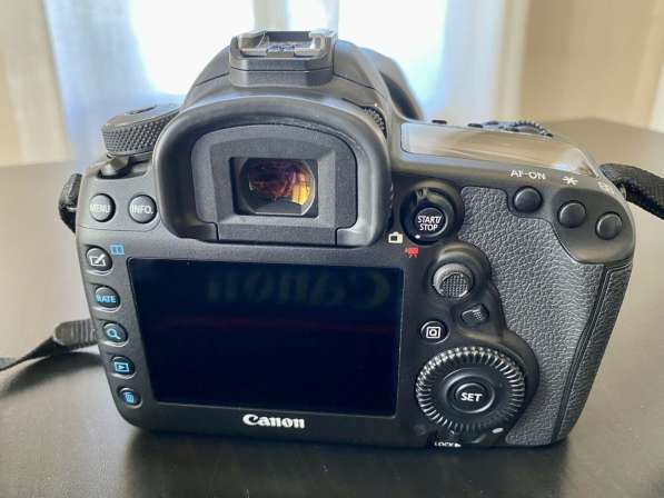 Canon EOS 5D Mark IV DSLR Camera with EF 24-105mm f/4L IS II в фото 3