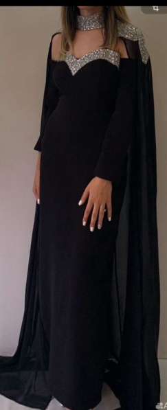 Чёрное вечернее платье