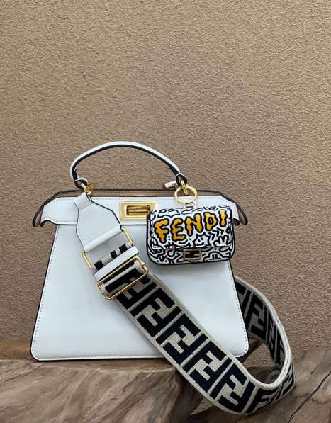 Сумка Fendi для женщин в Краснокаменке