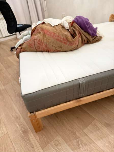 Продам кровать двуспальную с матрацем « Икеа» в Санкт-Петербурге