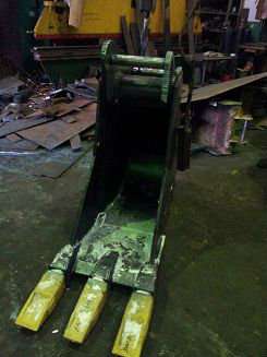 Задний ковш Hidromek 102B в Санкт-Петербурге фото 4