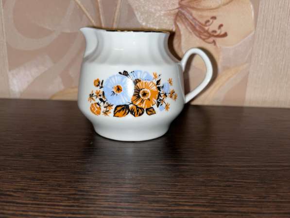 Фарфоровый молочник