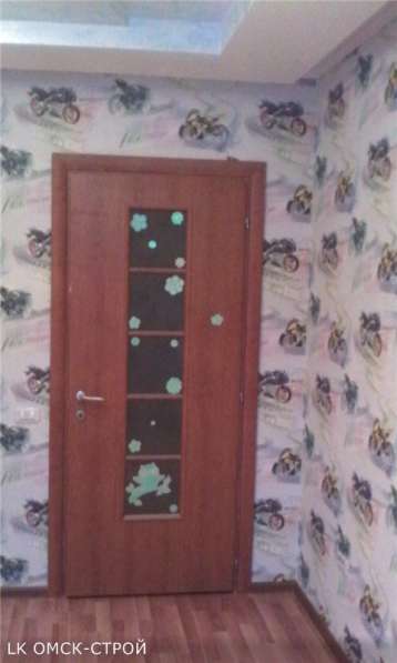 Оклеивание стен обоями в Омске фото 24