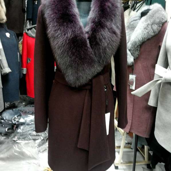 Женская пальто с натуральным мехом в фото 3