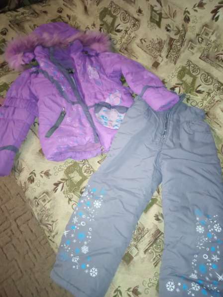 Зимняя куртка для девочки 3-5лет 300р. + брюки бесплатно