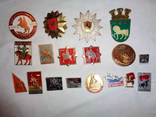 Коллекция значков и медалек кони, лошади в Москве фото 3