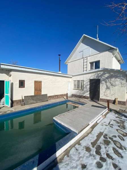 Продаю дом с бассейном