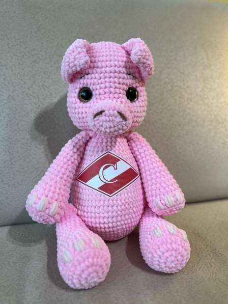 Вязаный Спартак поросенок