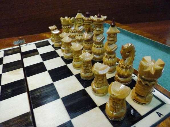 Игра шахматы - резные из дерева от Автора